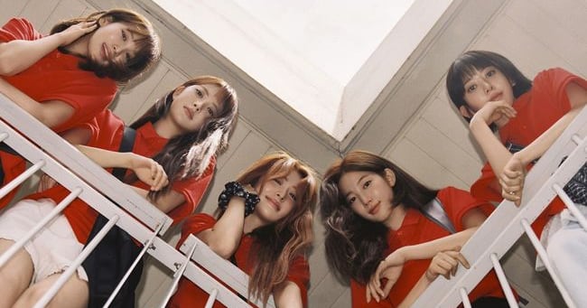 LE SSERAFIM Transforms Into Delivery Workers for 'SPAGHETTI' Concept - 조선일보