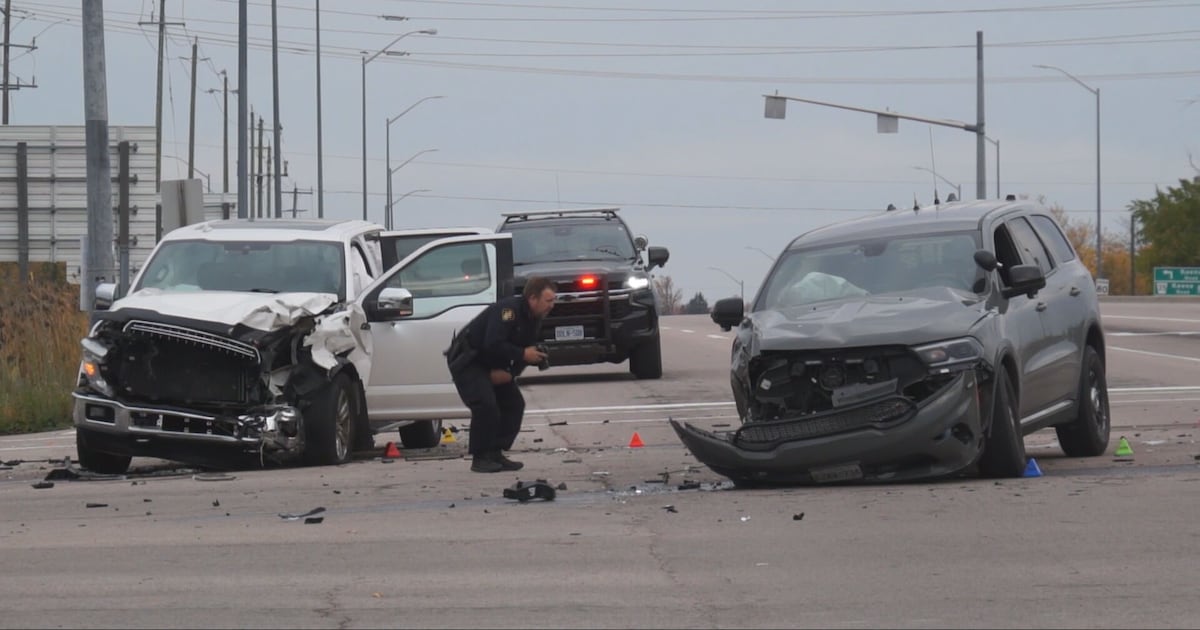 5 in hospital after crash involving an unmarked OPP cruiser in Peterborough