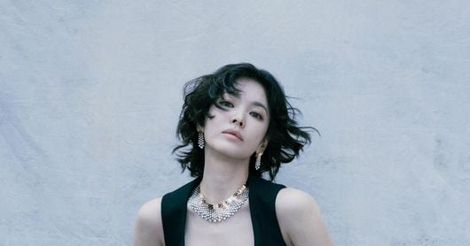 Song Hye-kyo's Provocative B-Cut Photos Showcase Bold Fashion - 조선일보