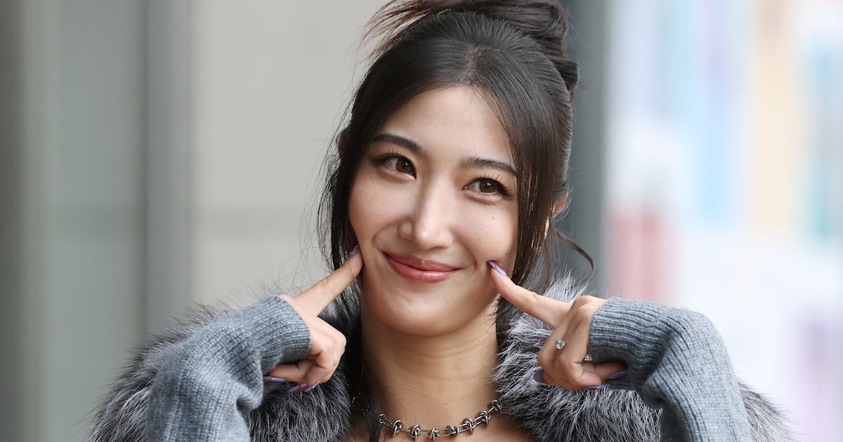 EJAE Seeks Collaboration with BTS's Jungkook, Praises Vocal Skills - 조선일보