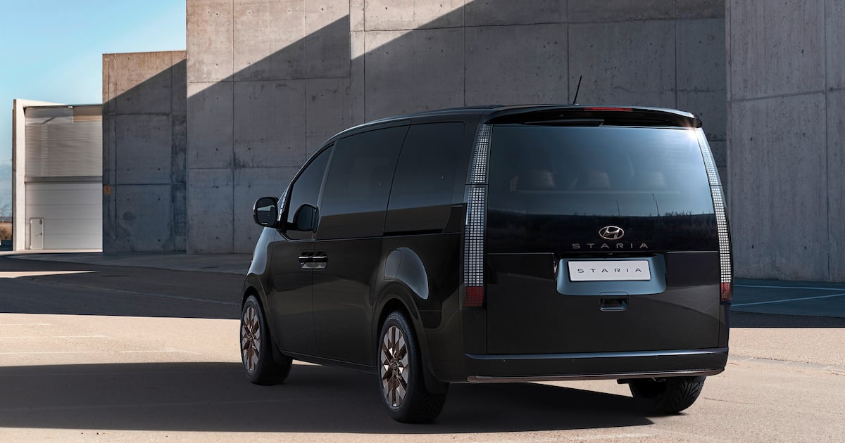 Rental Car Owner Sentenced for Blackmailing Idol Couple - 조선일보