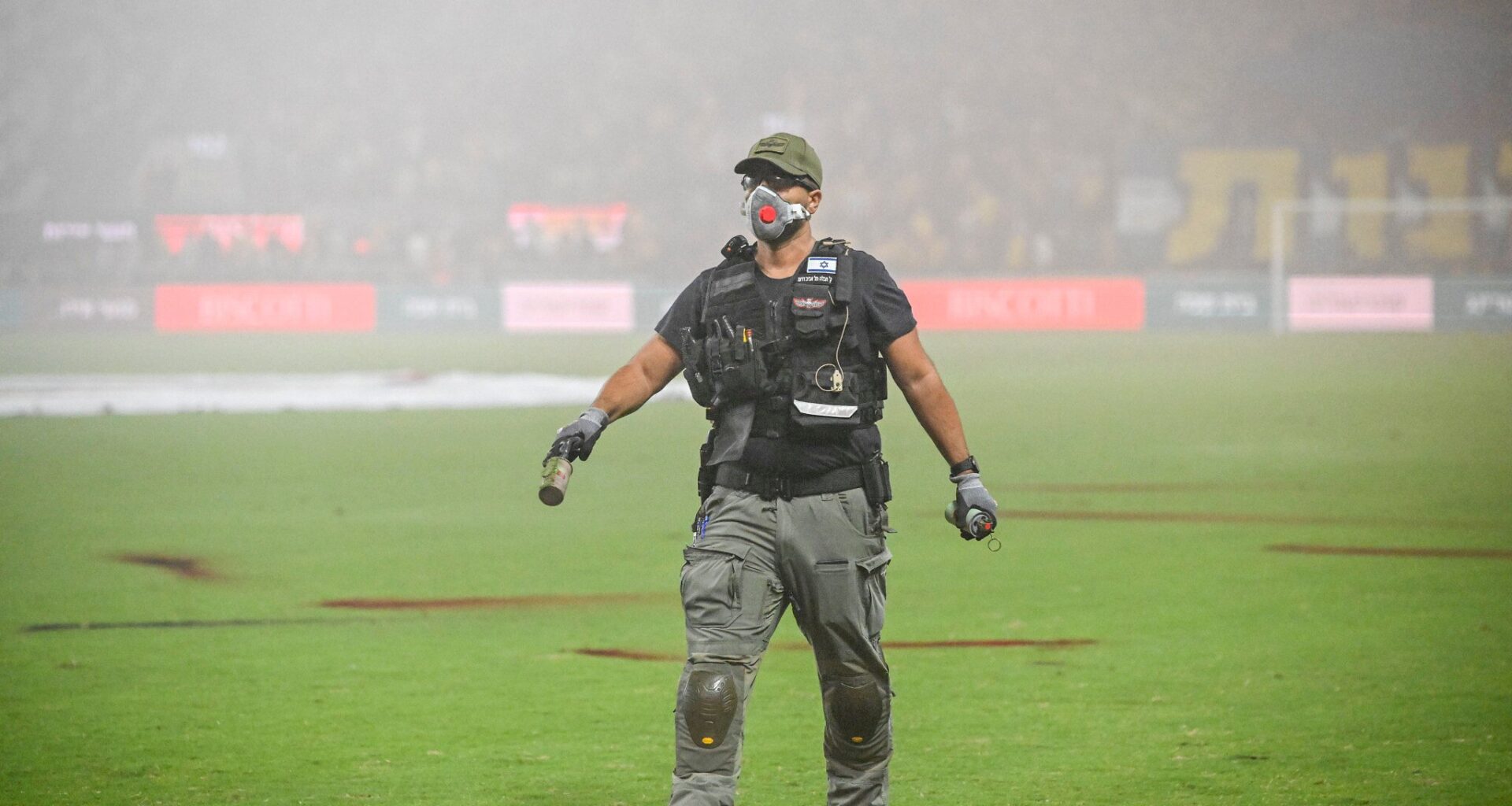 Police cancel Tel Aviv soccer derby after fans riot; 13 arrested, 3 cops injured