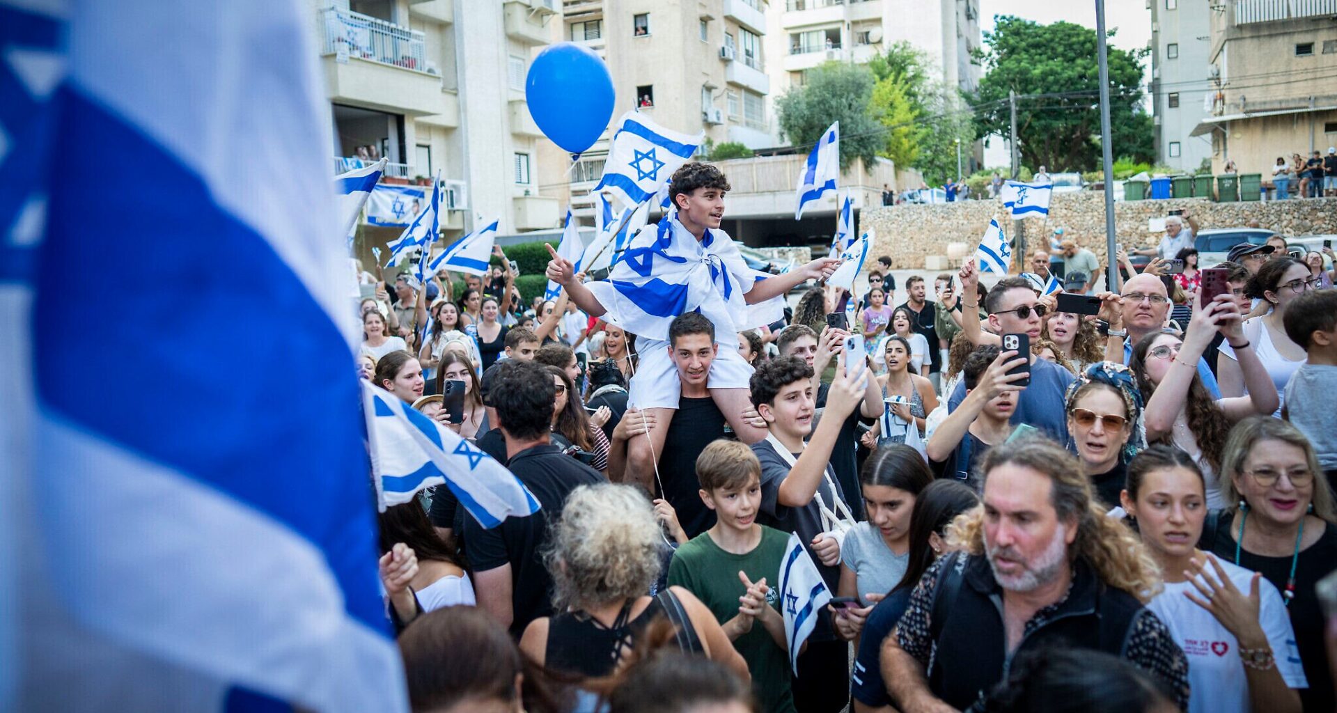 'So good you're home': Discharged from hospital, ex-hostages welcomed home by masses