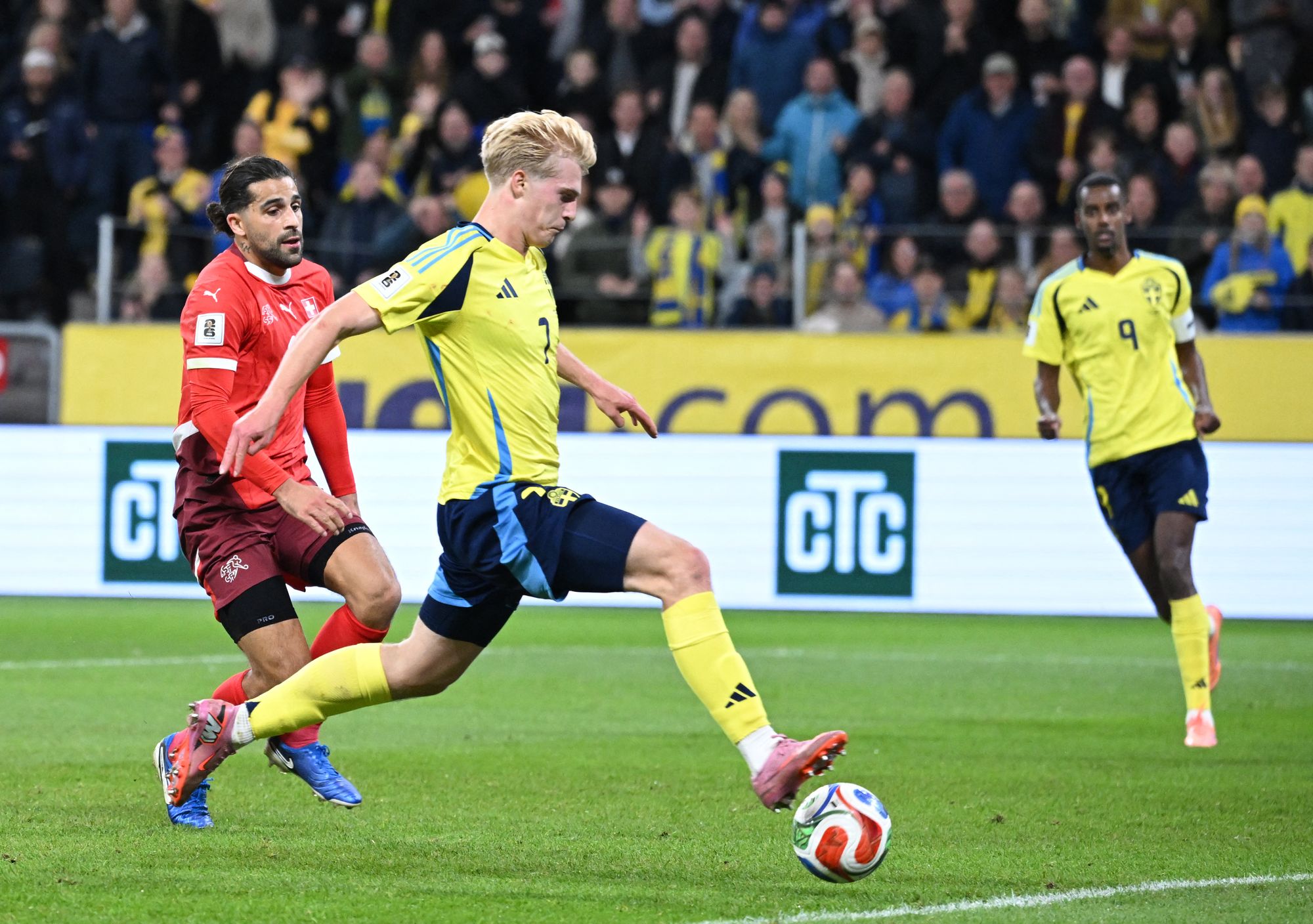 Lucas Bergvall attempts to tap home Isak's cross...