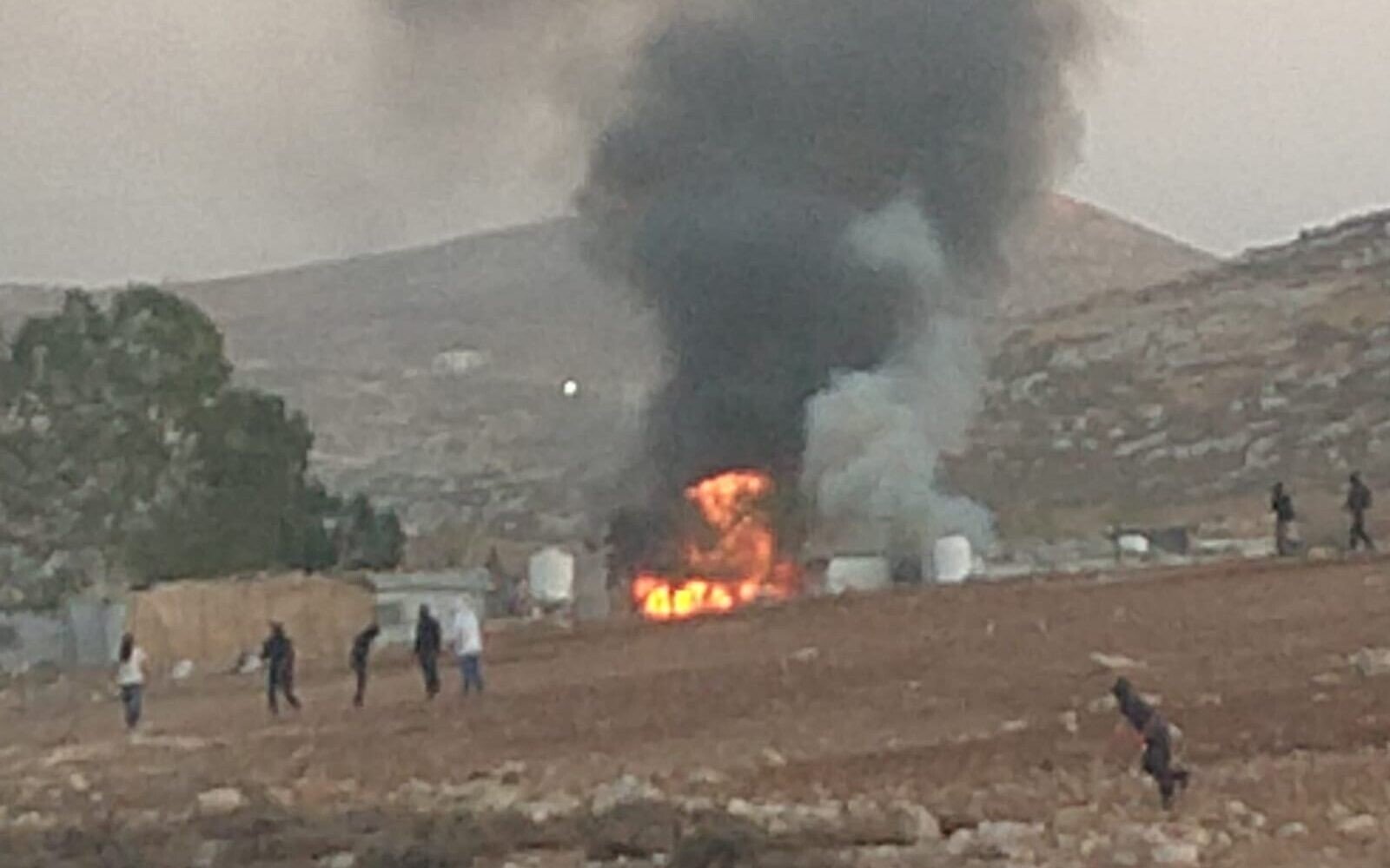 Several injured, homes and cars set ablaze in several settler attacks in West Bank