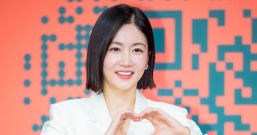 Hwang Woosulhye Reveals Relationship With Younger Man - 조선일보