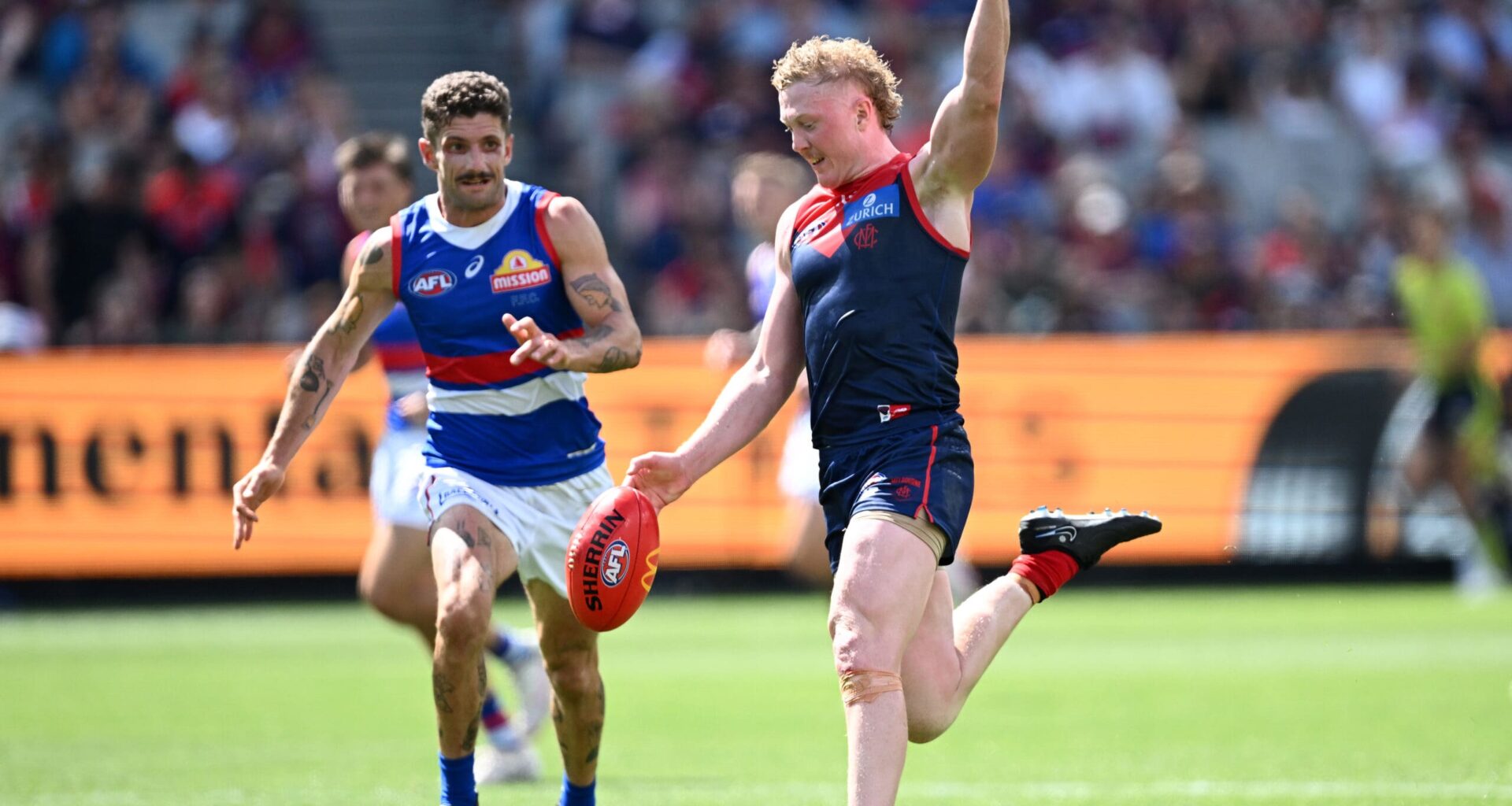 Melbourne midfielder caught meeting with rival following fiery exit meeting: AFL trade news - AFL News