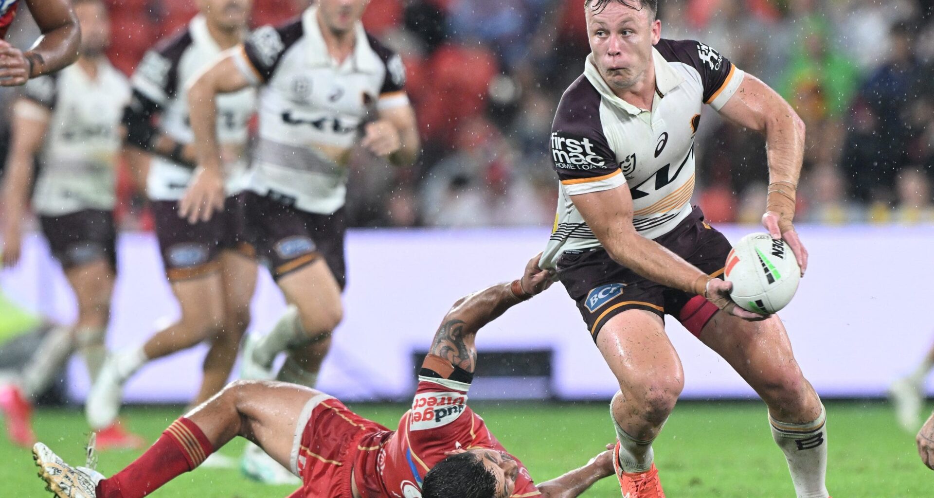 "Quite honoured": Reynolds reveals why he brought Billy Walters on stage for trophy presentation - NRL News