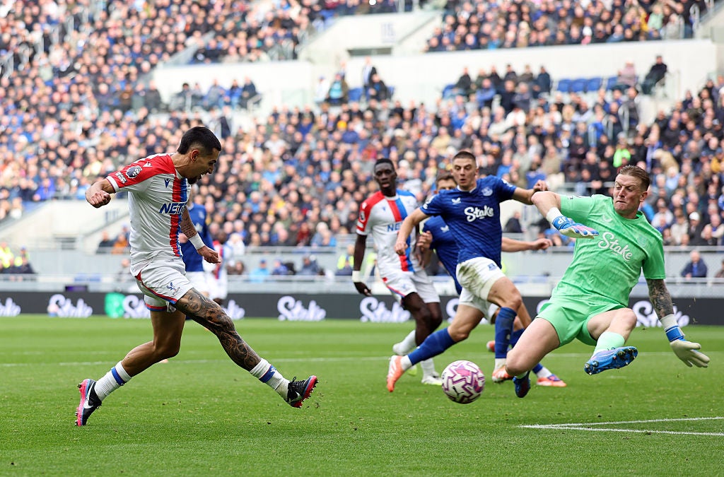 Daniel Munoz put the visitors in front