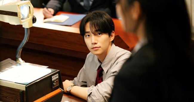 Typhoon Family Stars’ Creative Safety Shoe Sales Campaign - 조선일보