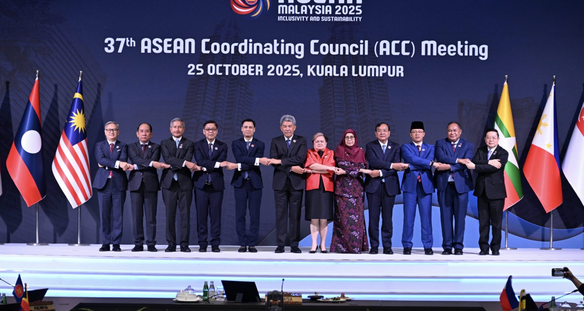 Secretary-General of ASEAN Attends the 37th ASEAN Coordinating Council Meeting