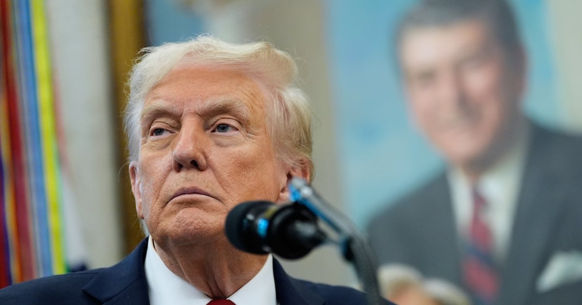 Trump says 25% tariff for medium and heavy duty trucks to start Nov. 1 - CTV News