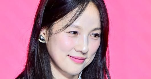 Lee Hye-ri Shines as Yoga Director and 'Just Makeup' MC - 조선일보