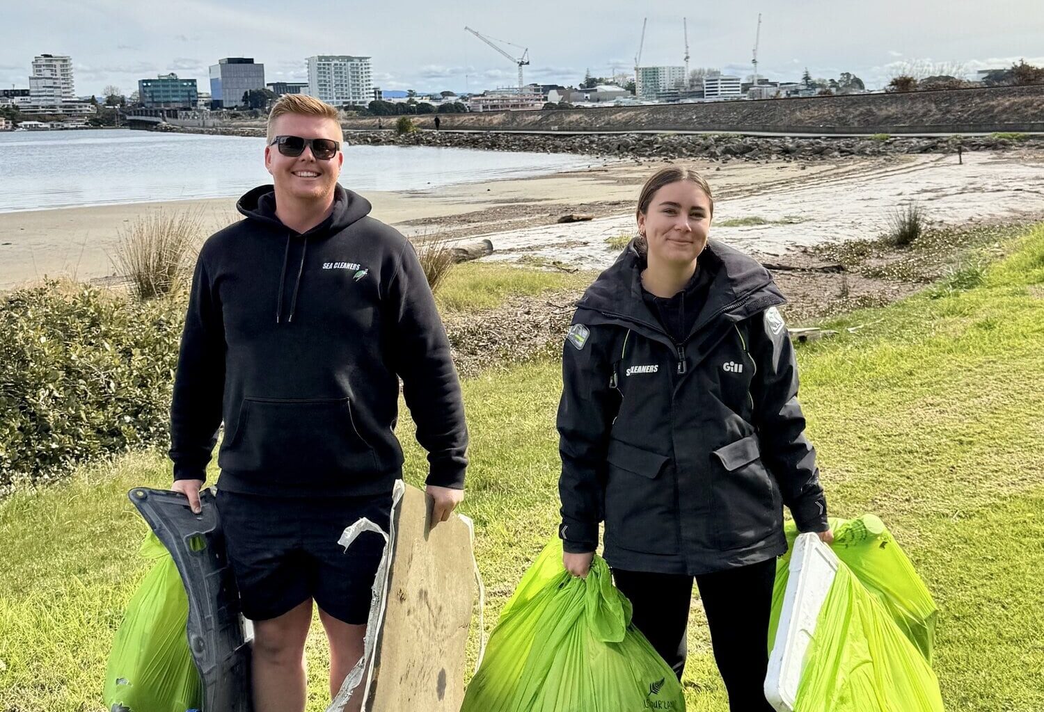 SunLive - The never-ending tide of tyres in Tauranga harbour