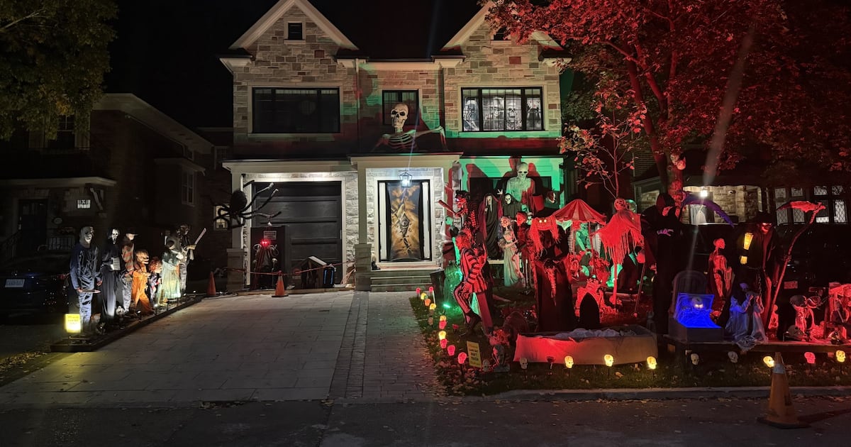 how Blue Jays fans do both