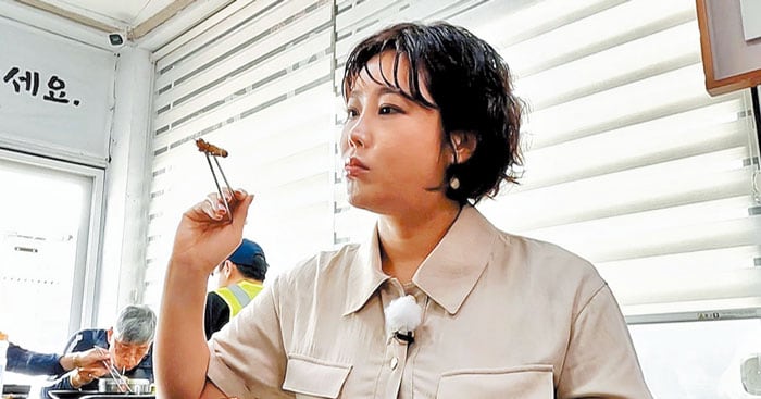 Singer-Painter Solbi Journeys Through Gyeongsangnam-do in TV Special - 조선일보