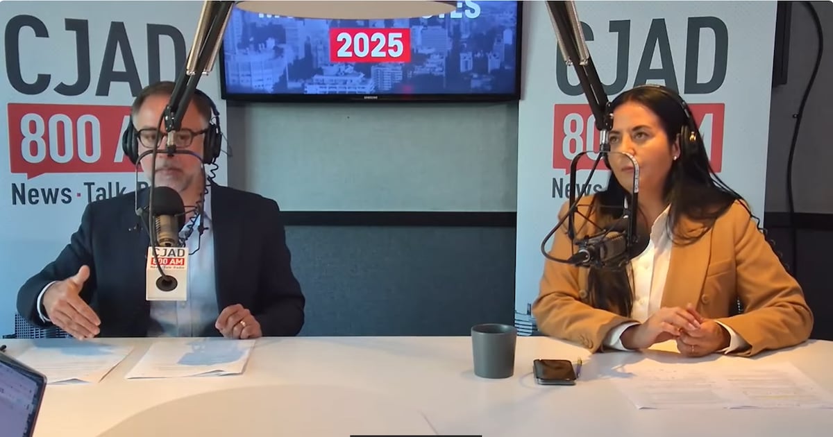 Mobility gets Montreal mayoral candidates heated in CJAD 800 radio debate - CTV News