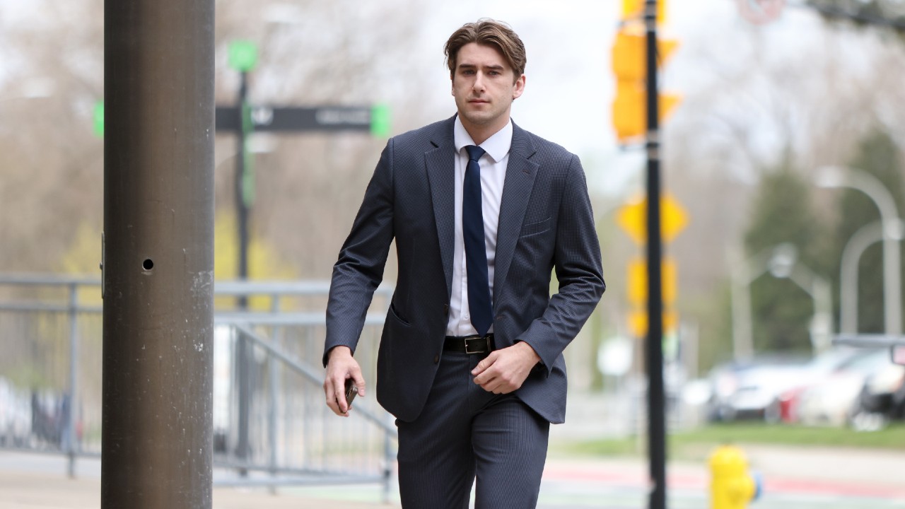 Michael McLeod signs with KHL's Avangard Omsk