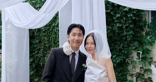 Broadcaster Kim Na-young Marries Singer Maicy in Outdoor Ceremony - 조선일보
