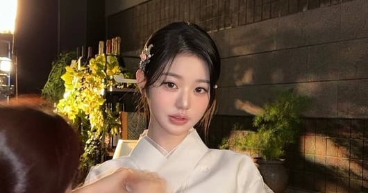 Jang Won-young Shines in Hanbok for APEC Summit Promo - 조선일보