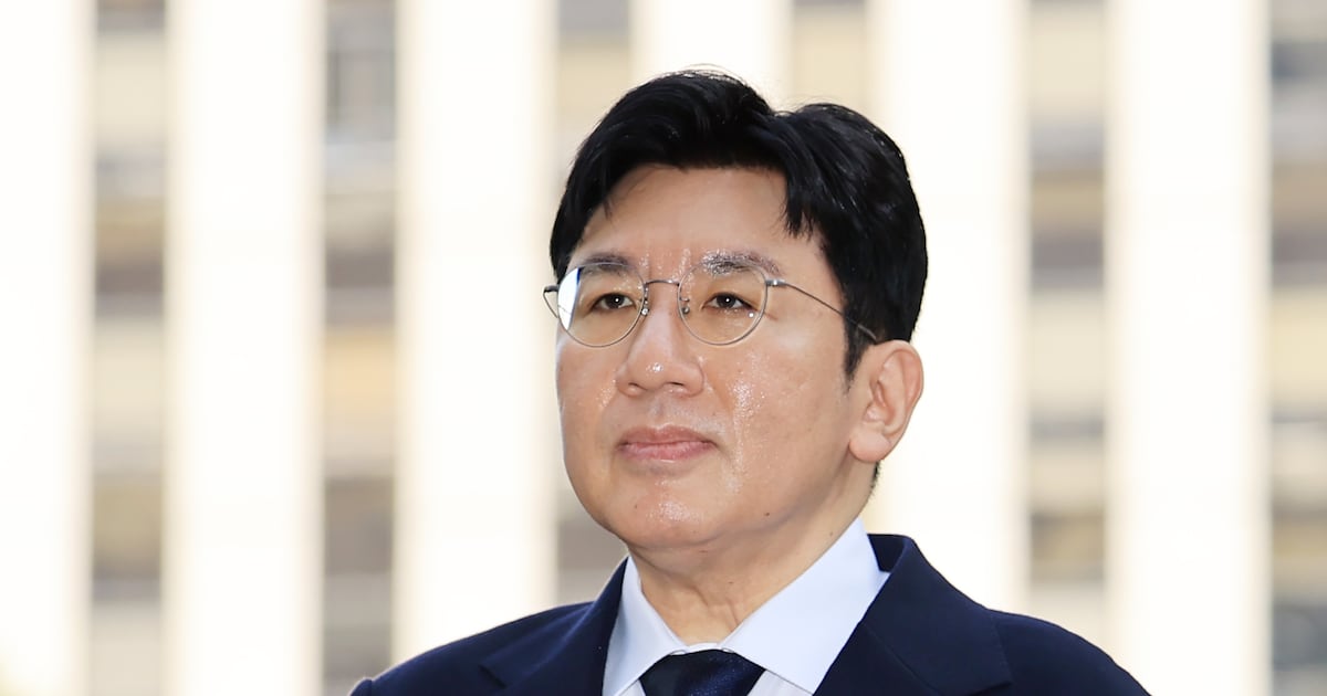 HYBE's Bang Si-hyuk Banned Over 200 Billion Won Transactions - 조선일보