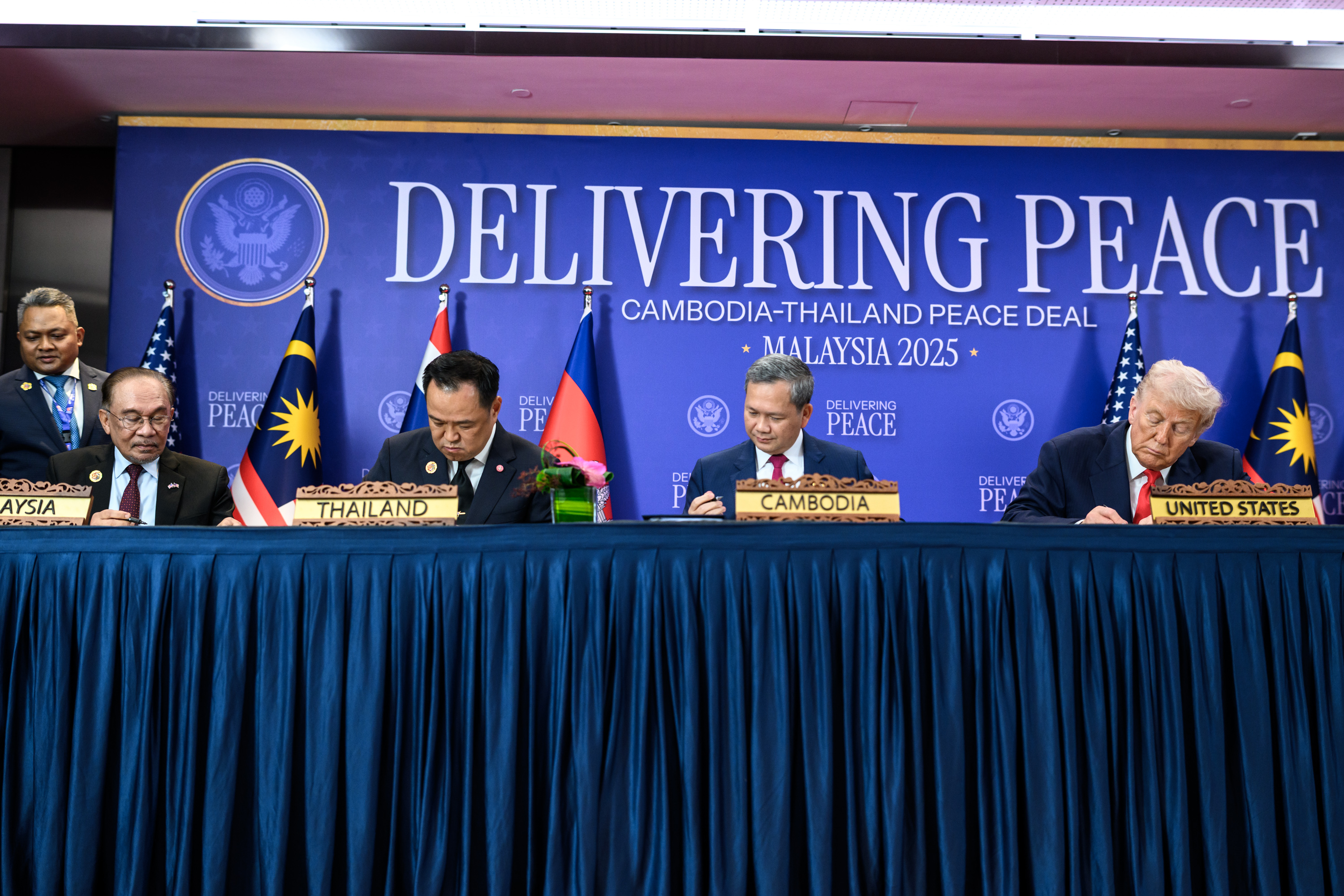 President Donald Trump, Malaysian Prime Minister Seri Anwar Ibrahim, Cambodian Prime Minister Hun Manet, and Thailand’s Prime Minister Anutin Charnvirakul sign the Kuala Lumpur Accord Sunday, October 25, 2025, at the ASEAN Summit in Kuala Lumpur, Malaysia. (Official White House Photo by Daniel Torok)