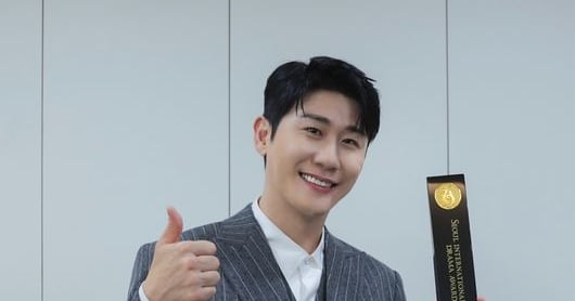 Young Tak Wins OST Award, Showcases Versatility - 조선일보