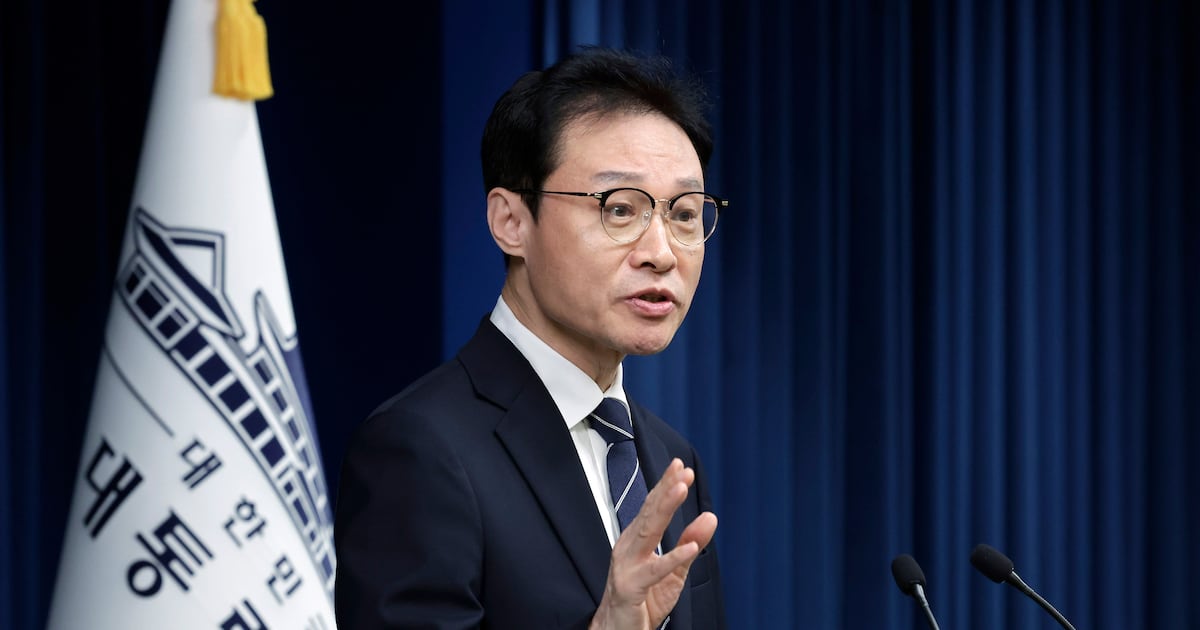Senior Secretary Warns Real Estate Surge a Future Disaster - 조선일보
