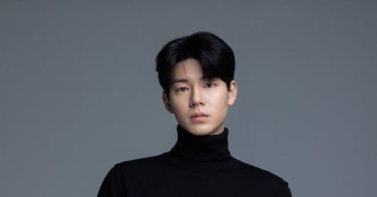 Bae Hyeon-seong Applauds Han Suk-kyu's Mentorship in Drama - 조선일보