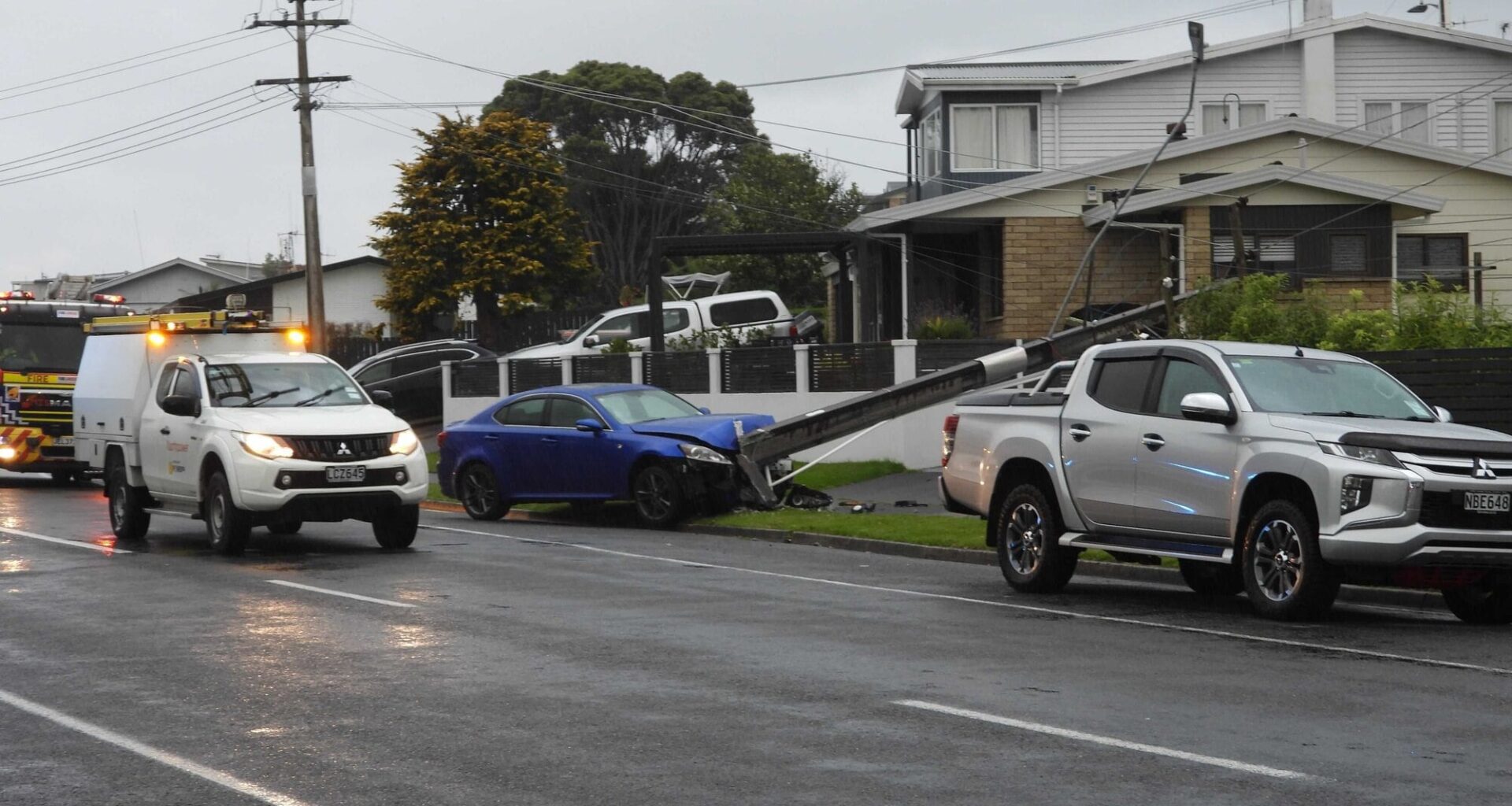 SunLive - Car crashes into pole, sparks local power outage