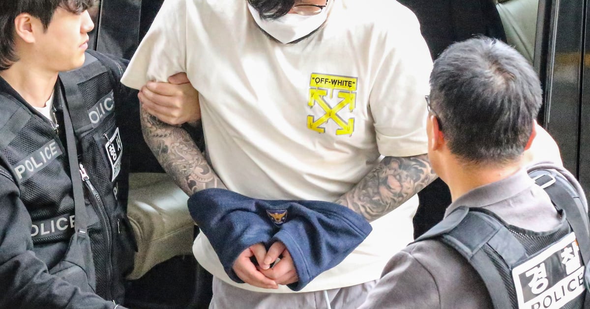 Breaking: Police Apply for Arrest Warrants for 59 Cambodia Repatriates - 조선일보