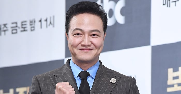 Jeong Woong-in Recalls Semi-Basement Childhood, Father's Cancer Death at 58 - 조선일보