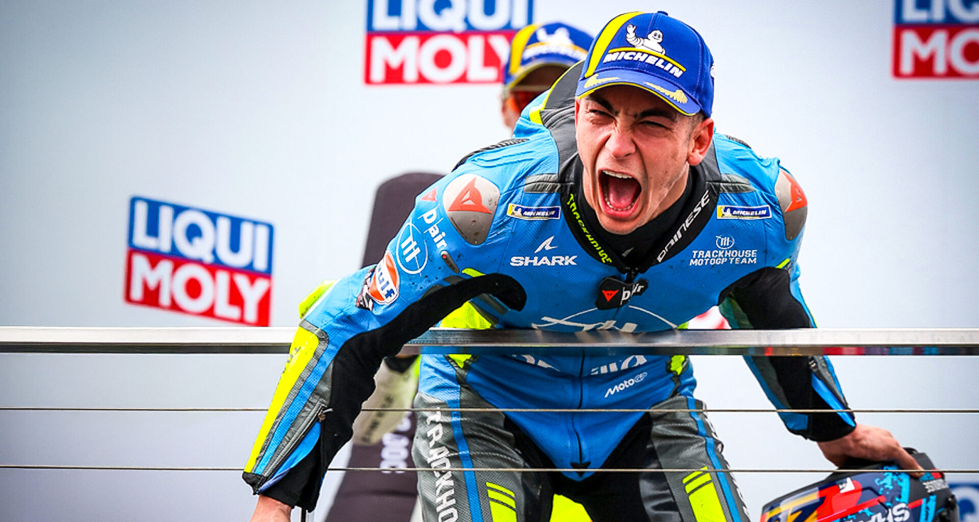 Flawless Fernandez claims debut win as Bezzecchi fights back for podium