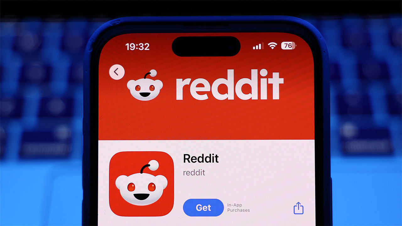 Reddit app shown on Apple App Store
