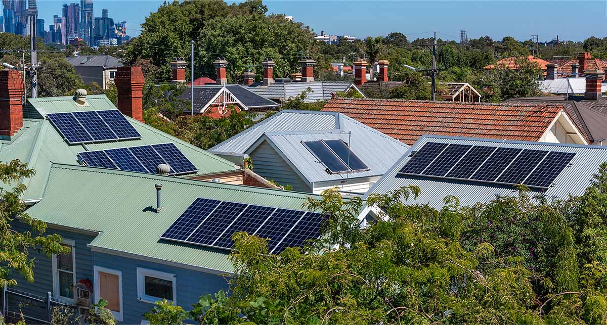 Rooftop solar Melbourne suburbia small iStock-1213141547