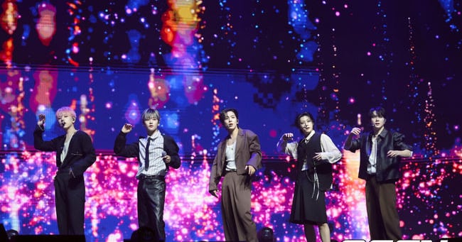 WEi Supports Kim Jun Seo's Alpha Drive One Debut - 조선일보