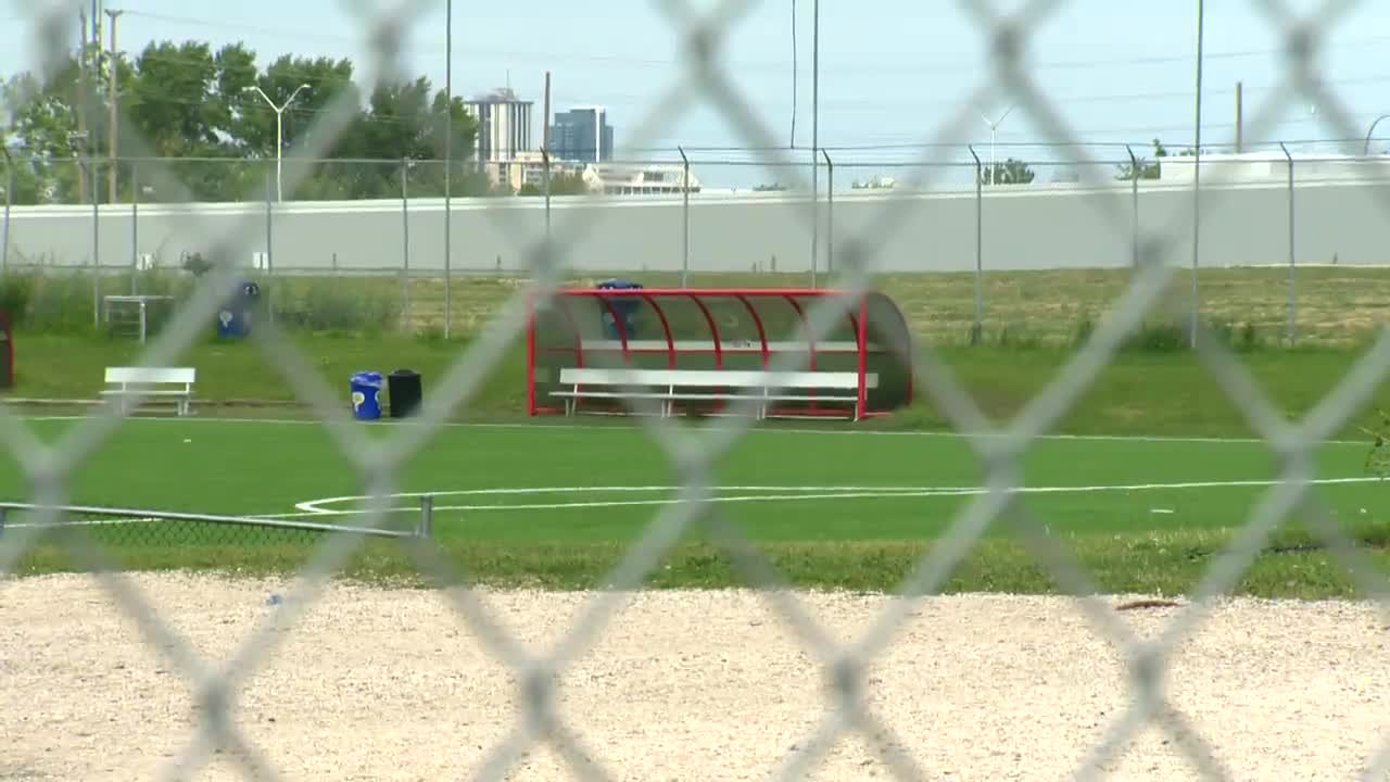 Click to play video: '2 arrested, 1 at large in 2024 Winnipeg murder, police say'