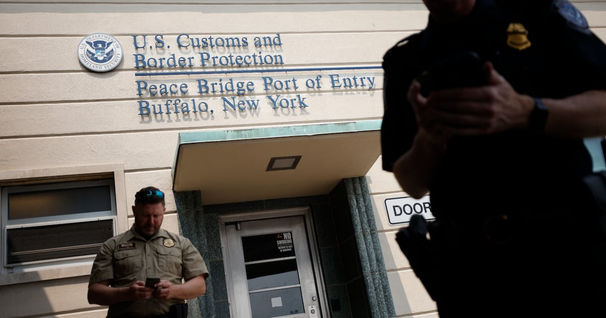 Canadian snowbirds now required to provide fingerprints when entering U.S., officials say - CTV News