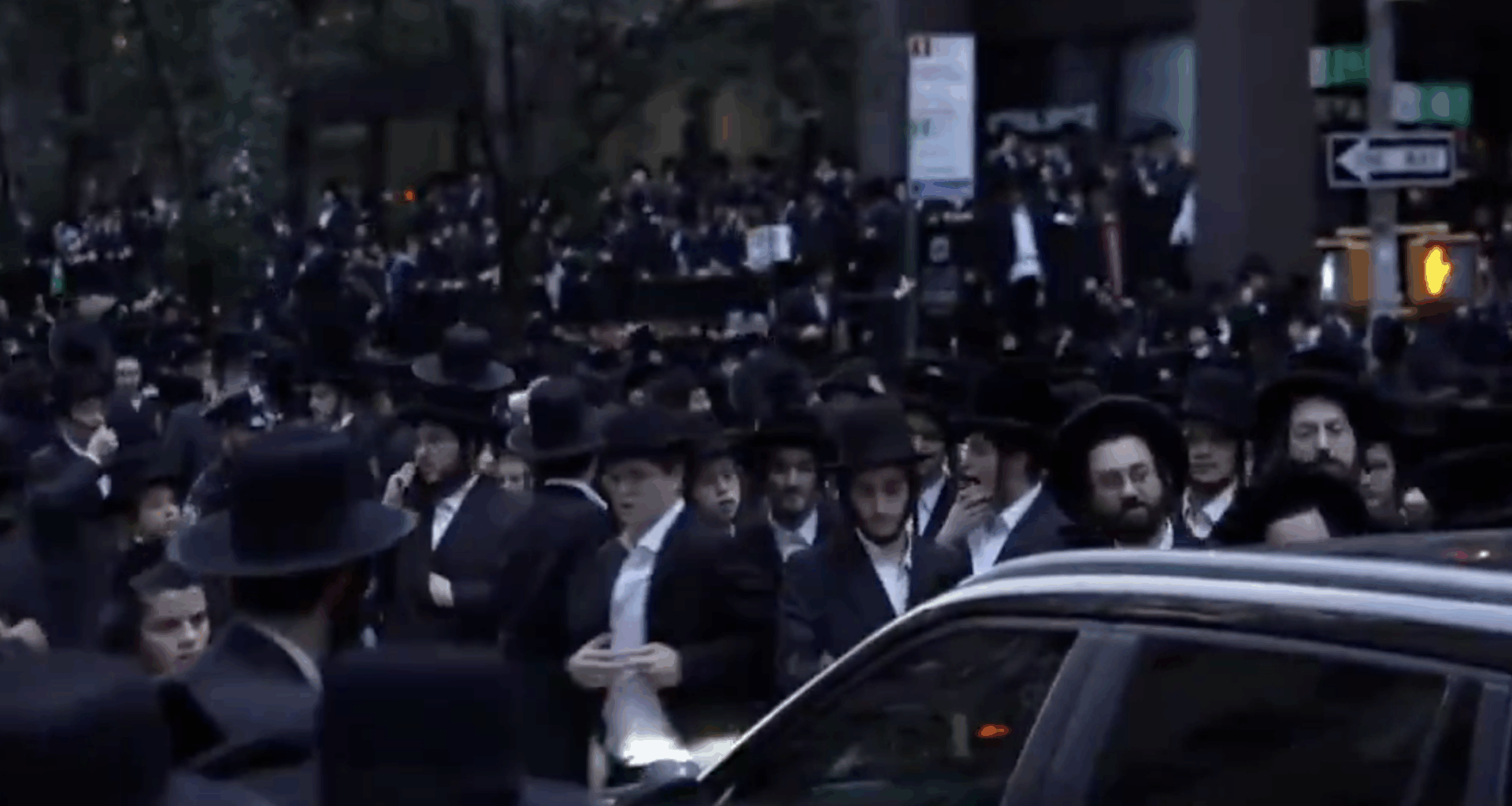 Thousands of Haredim attend 'Cry of the Exile' rally in New York against IDF draft
