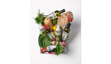 Smash Kitchen, Glen Powell Turn Up the Heat With a New Line of Organic, Clean Cooking Oils