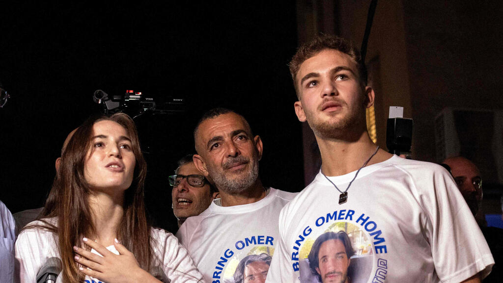 מיה ו איתי רגב מגיעים ל הרצליה