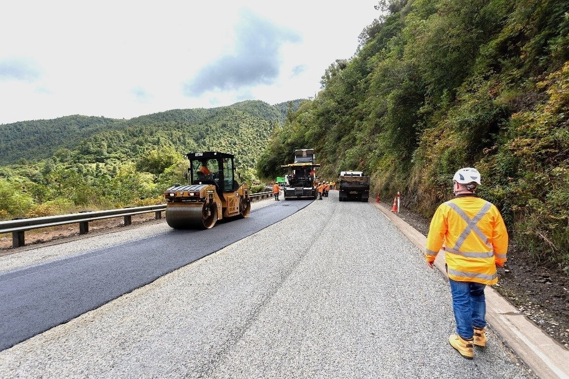 SunLive - NZTA explains why chip seal dominates local roads