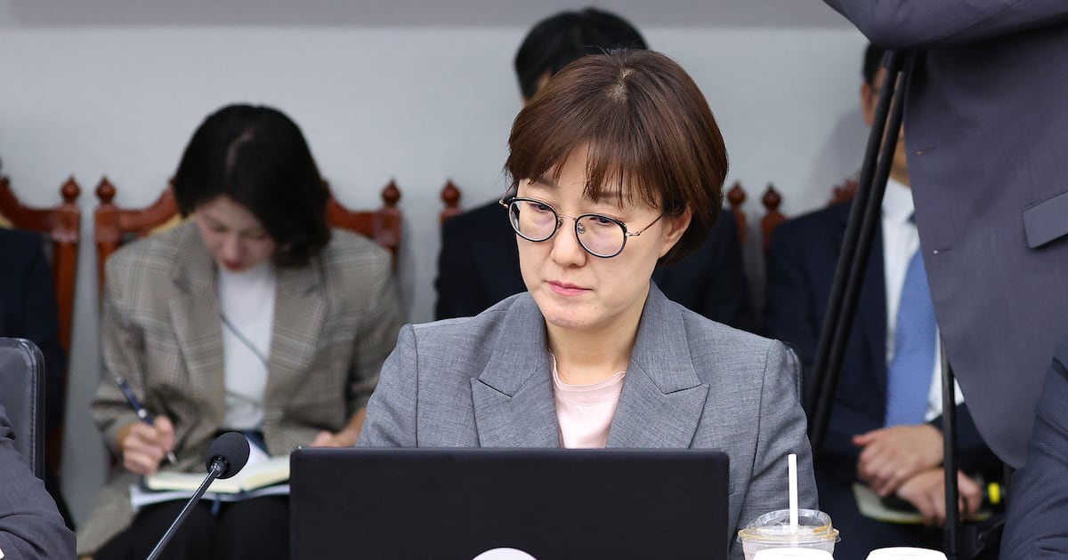 Ruling, Opposition Clash Over Summoning Presidential Deputy for Audit - chosun.com