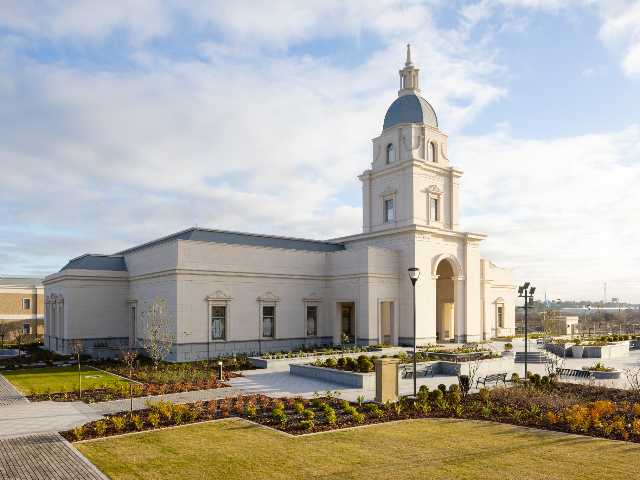 Bahía Blanca Argentina Temple Opens Its Doors to the Public