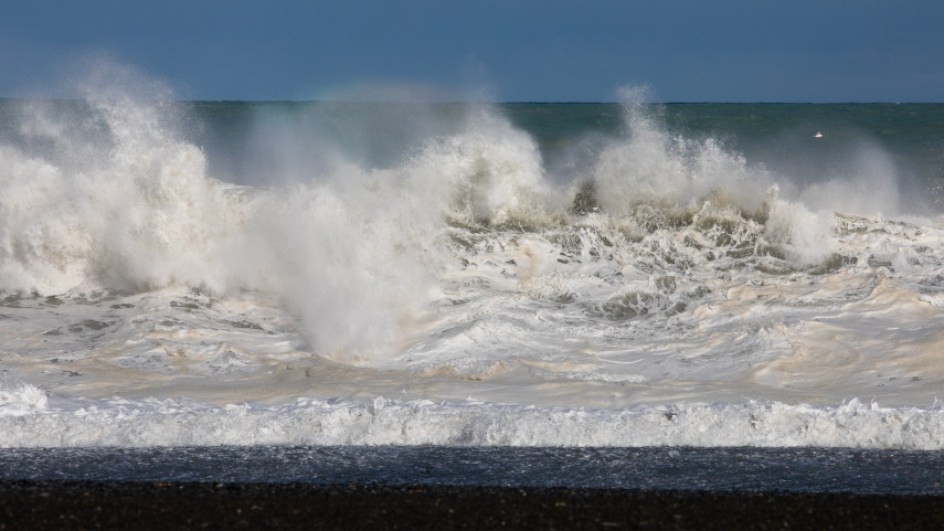 Strong winds hit Christchurch, Banks Peninsula : Newsline