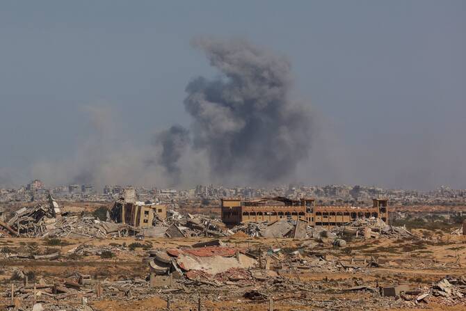 Smoke billows following an Israeli strike in Gaza City. October 02, 2025 (File/AFP)