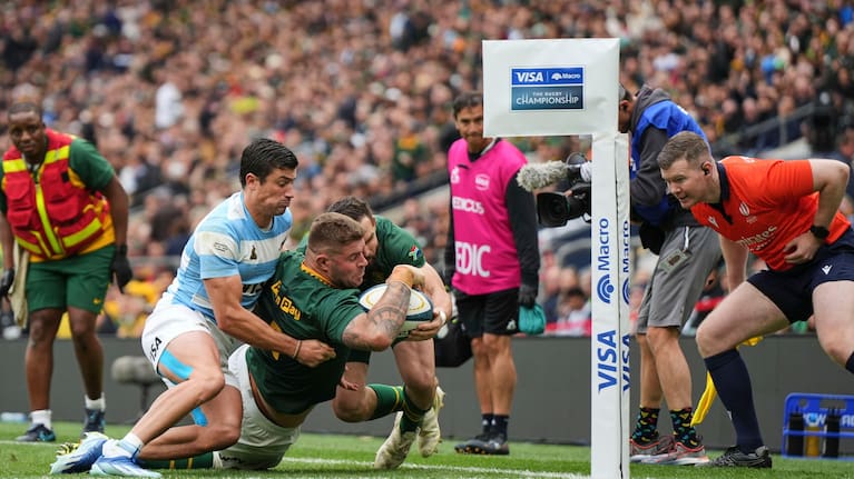 South Africa's Malcolm Marx, center, scores a try during the Rugby Championship match between Argentina and South Africa at Twickenham