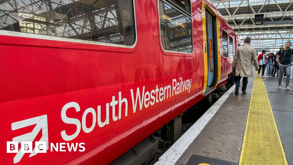 Incident on rail line between Wimbledon and Woking hits services