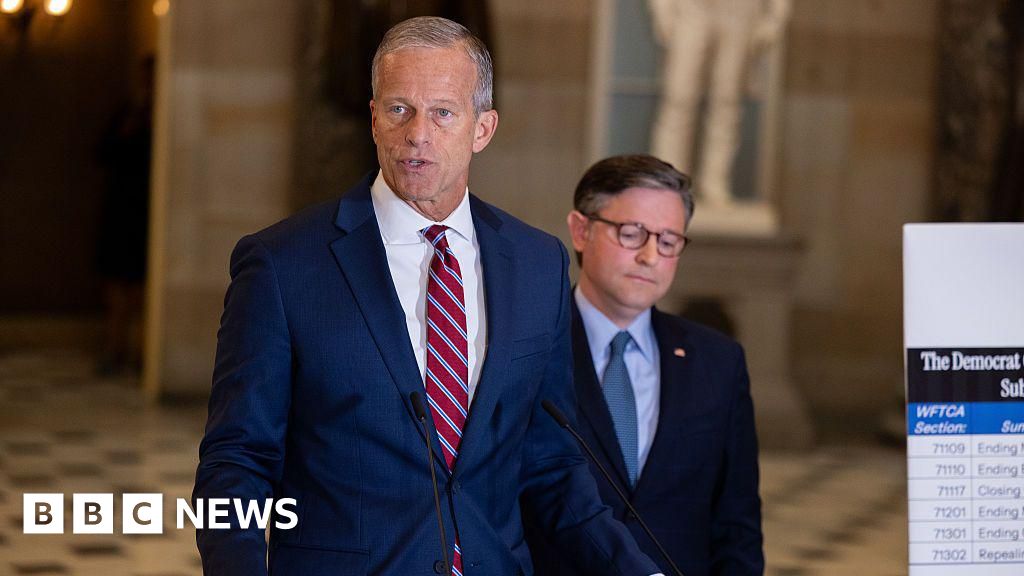 Senate stalemate sends US government shutdown into second week