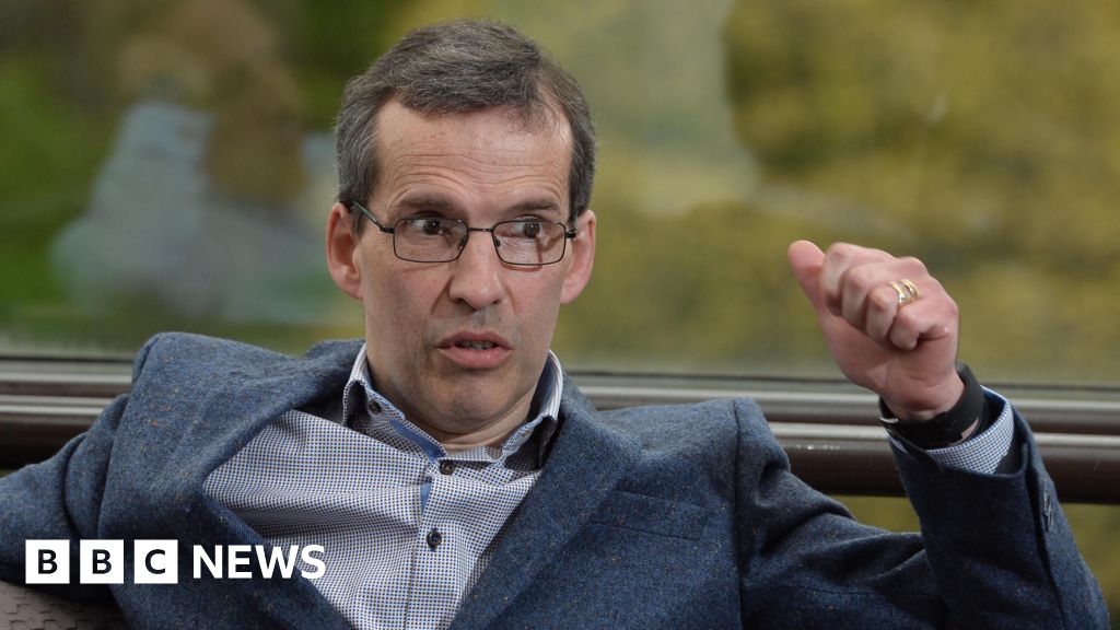 King Charles should abdicate if he prays with the Pope, says Kyle Paisley